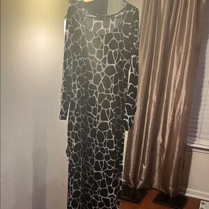 Black and White Giraffe-Print Long Sleeve Maxi Dress